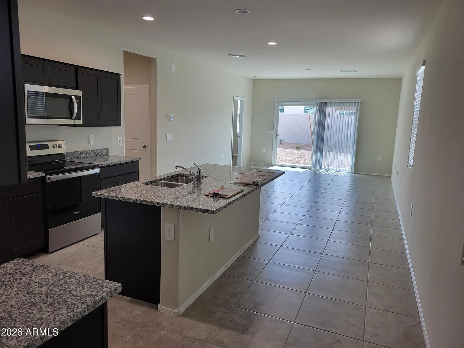 3 bed, 2.0 bath, 1333 sqft, $1,595 — Photo 3