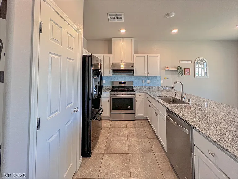 385 Canyon Mist Ct — Photo 12