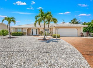 614 Gladstone Ln, Holmes Beach, FL 34217