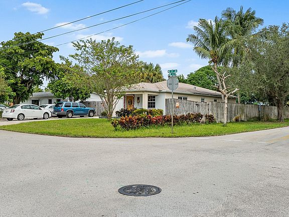 2nd image of 3112 NE 17th Avenue
