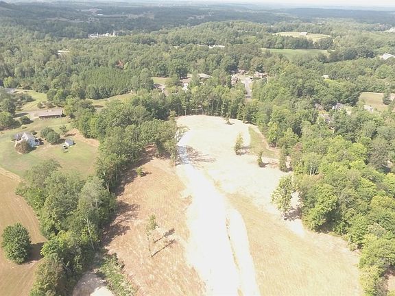 4th image of 2 Ashley Acres Dr