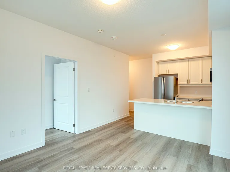460 Dundas St E #1102 — Photo 18