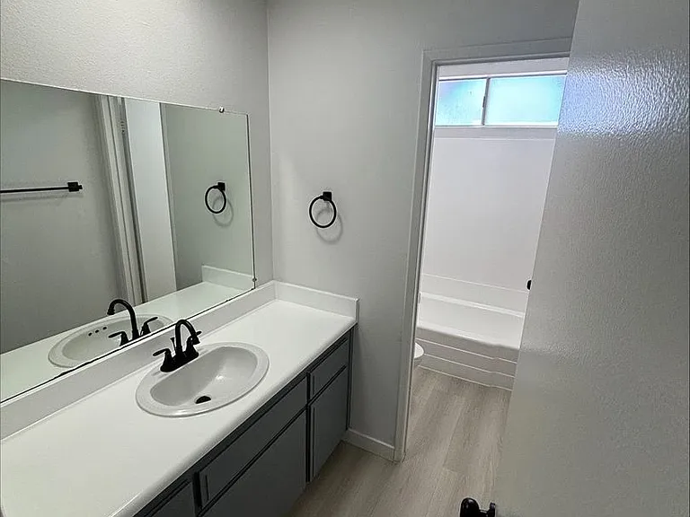 WOODCREST APARTMENTS — Photo 27