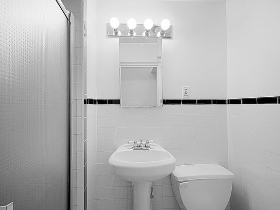 5th image of 160 W 71st St APT 6H