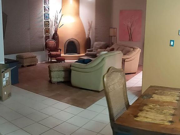Living room and Kiva