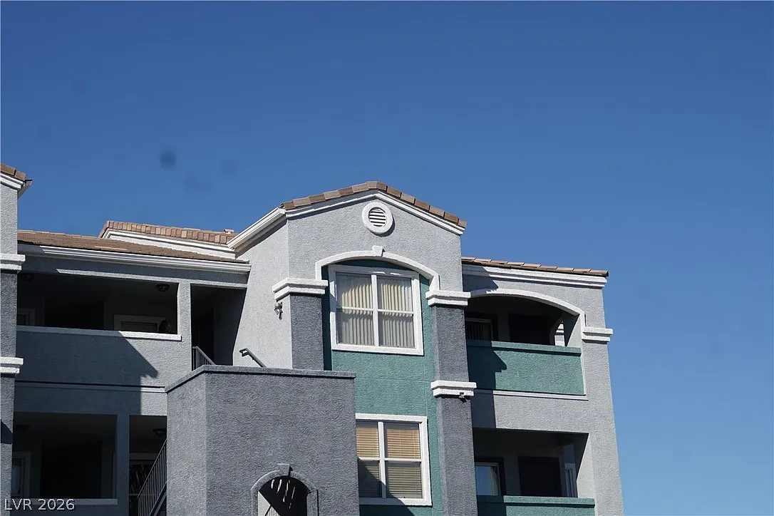 2 bed, 2.0 bath, 1028 sqft, $1,275 — Photo 2