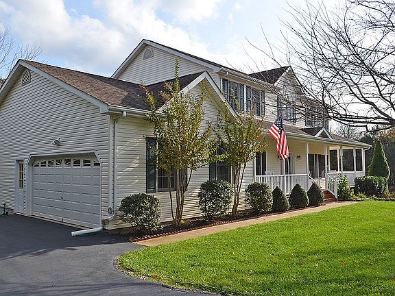 Front View/Side Load Garage