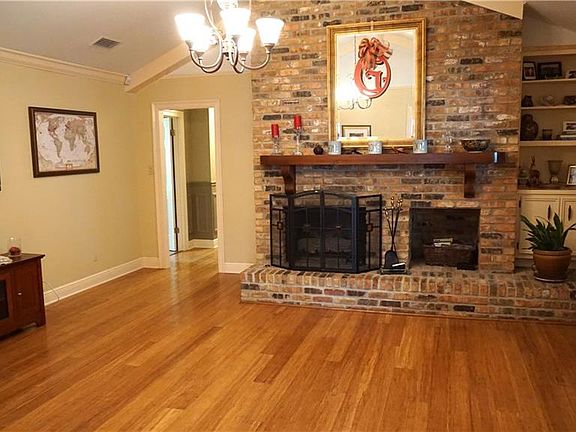 4th image of 1205 Westbury Dr