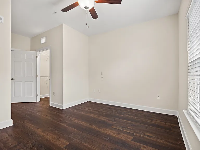 Oak Forest Pointe — Photo 4