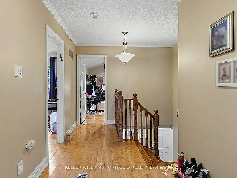 73 Jessica Gdns — Photo 21