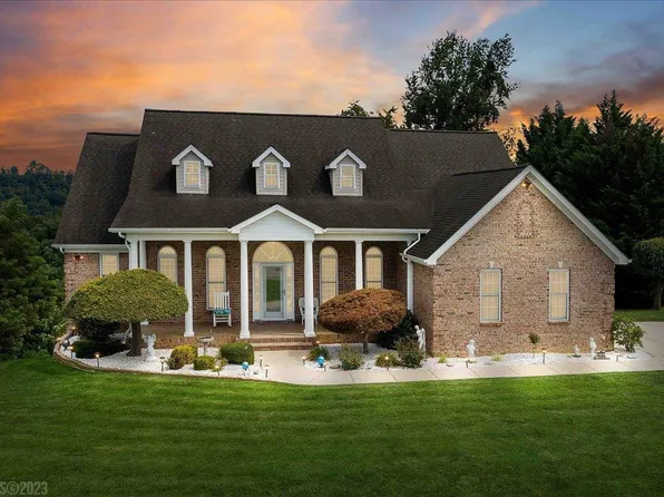 8252 River Course Dr, Radford, VA 24141