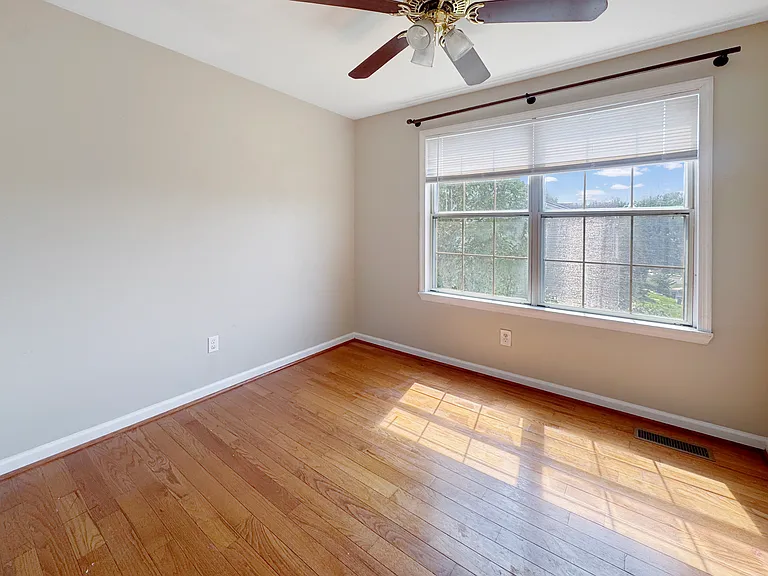 7419 Courtland Cir — Photo 16