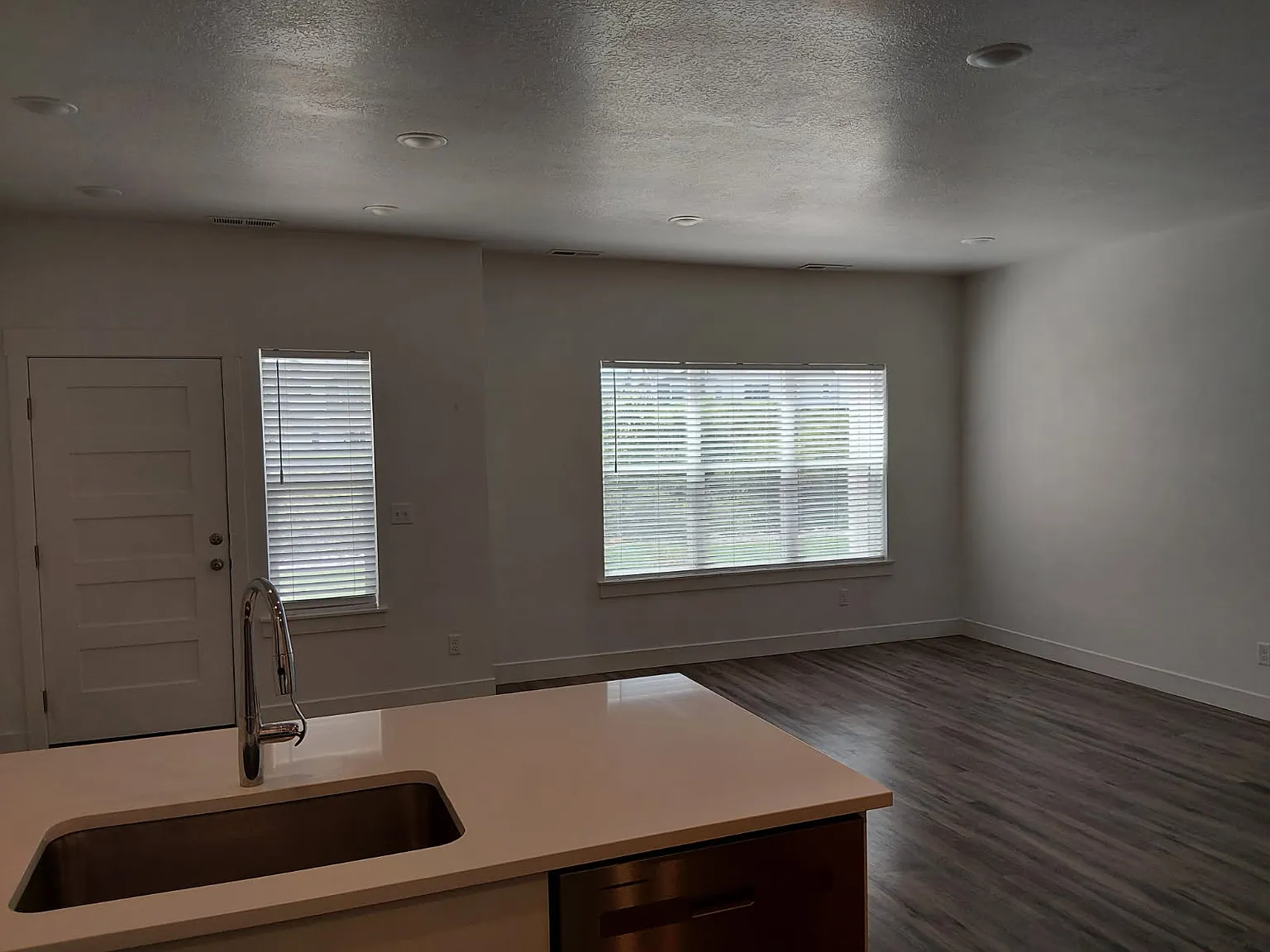 3 bed, 2.5 bath, 1602 sqft, $1,600 — Photo 4