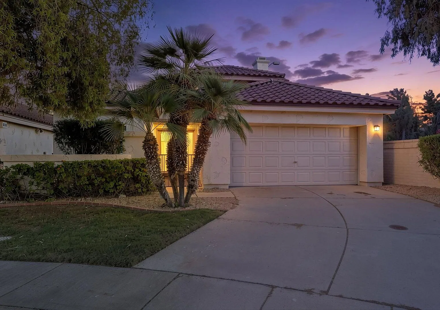 3 Bedrooms, 3 Bathrooms, Formal Living, Formal Dining, Spacious Family Area With Fireplace. Ready... — Photo 1