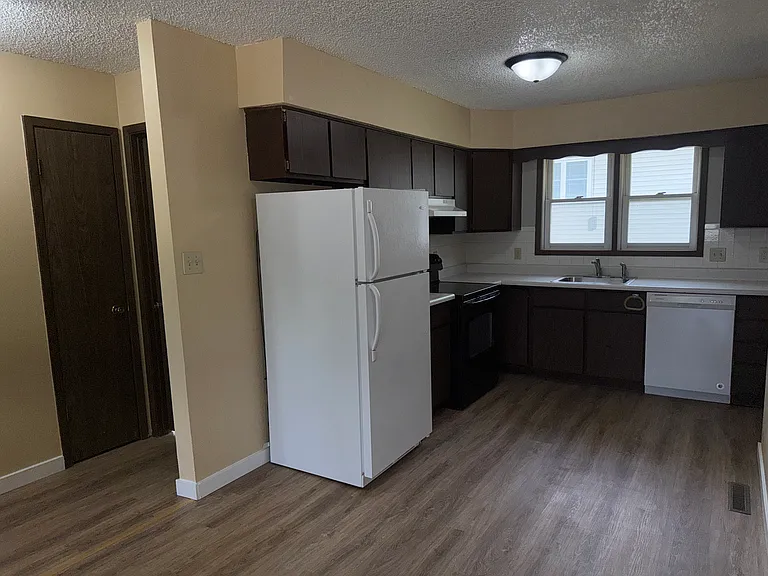 111 Westgate St — Photo 5