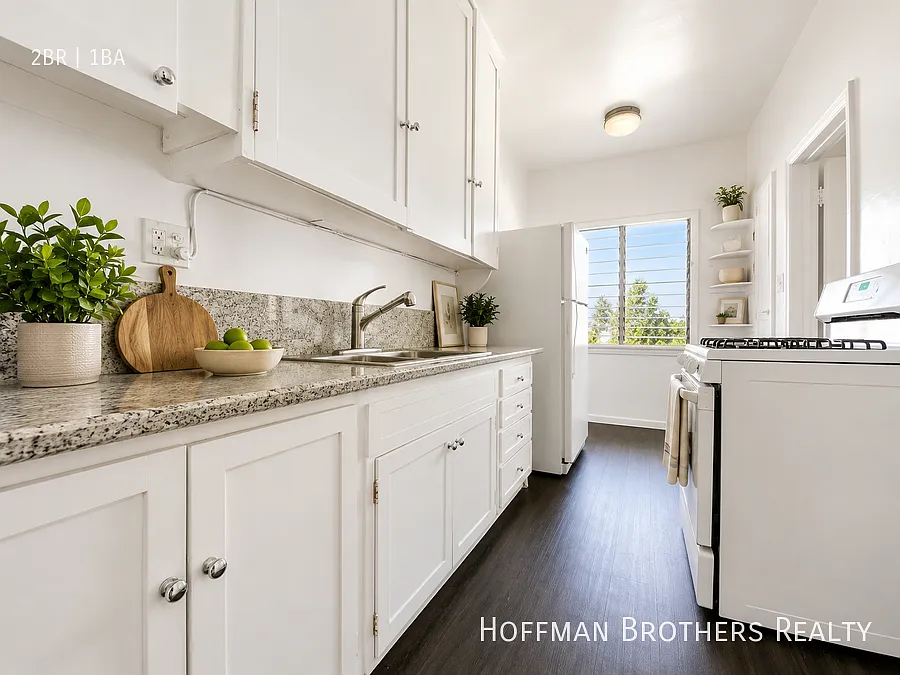 351 N Sierra Bonita Ave Los Angeles, CA 90036 — Photo 2