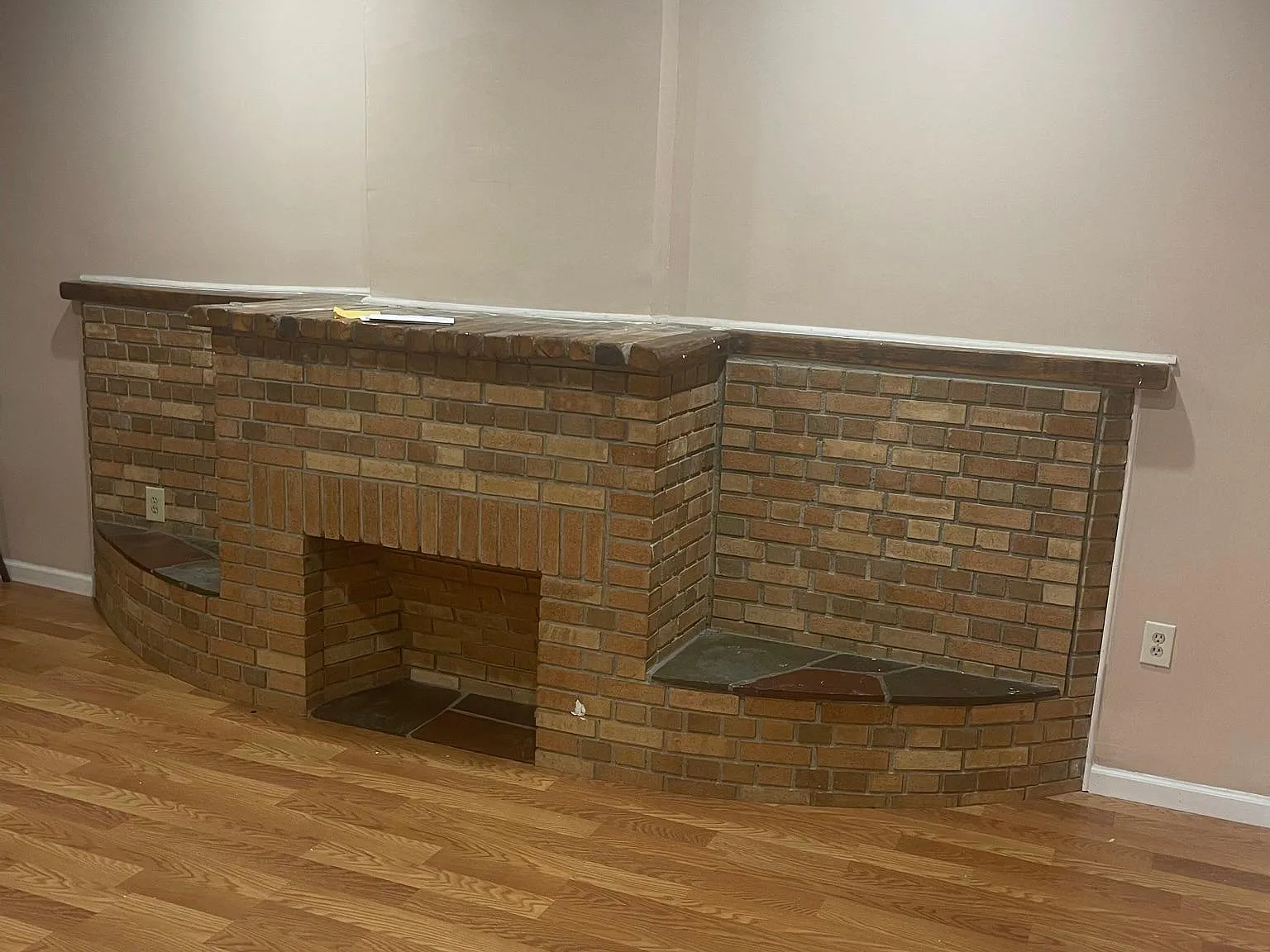5 bed, 1.5 bath, 1950 sqft, $2,200 — Photo 2