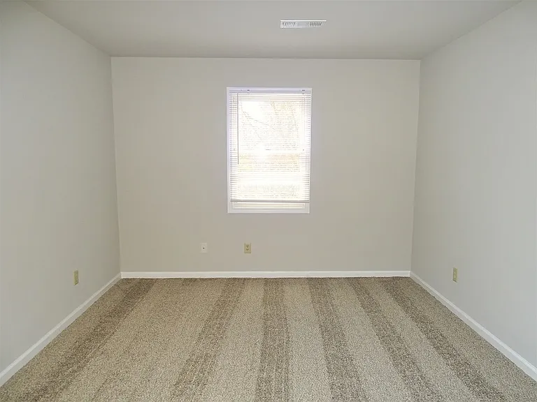 128 Hilldale Dr #Q — Photo 9
