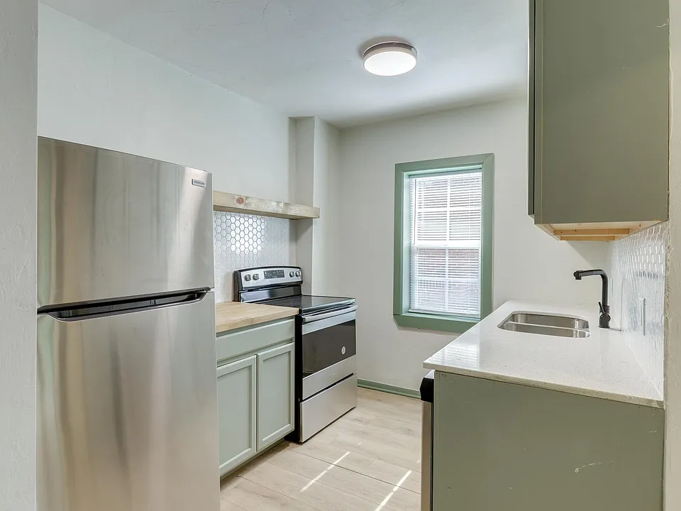 420 NW 26th St #5