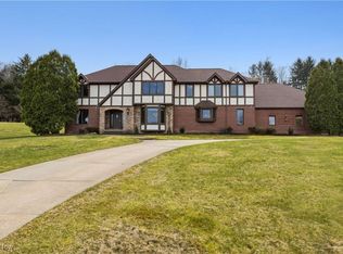 4700 Barnsleigh Dr, Akron, OH 44333