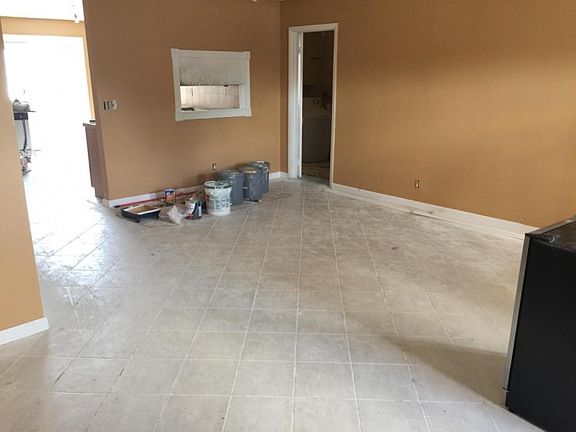 3rd image of 6145 Bluegrass Cir