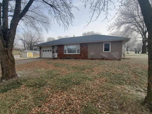 317 S Smith St, Algona, IA 50511