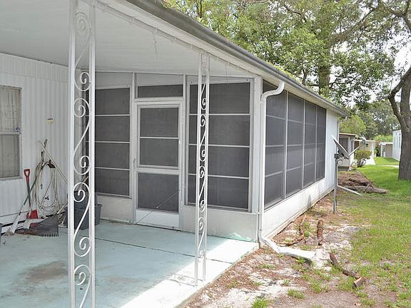 3rd image of 919 Laura St