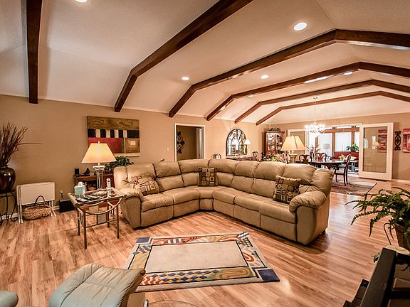 4th image of 3304 Plantation Dr