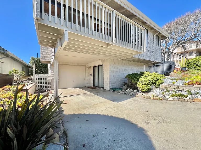 463 Sea Horse Dr — Photo 31