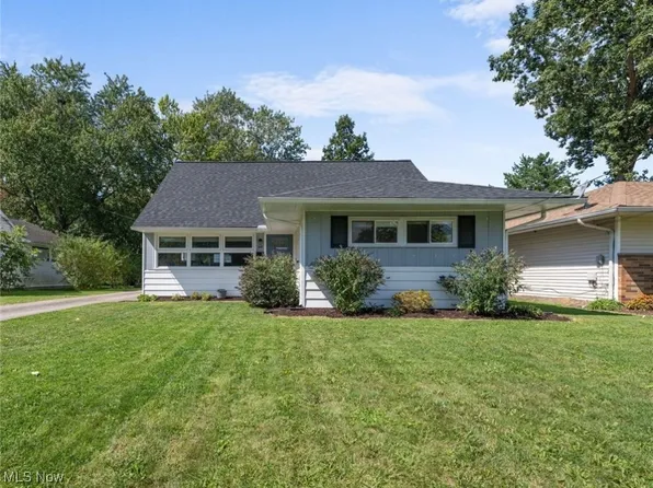 608 Woodmere Dr, Berea, OH 44017