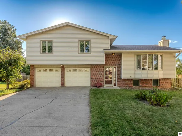 310 N 155th Cir, Omaha, NE 68154