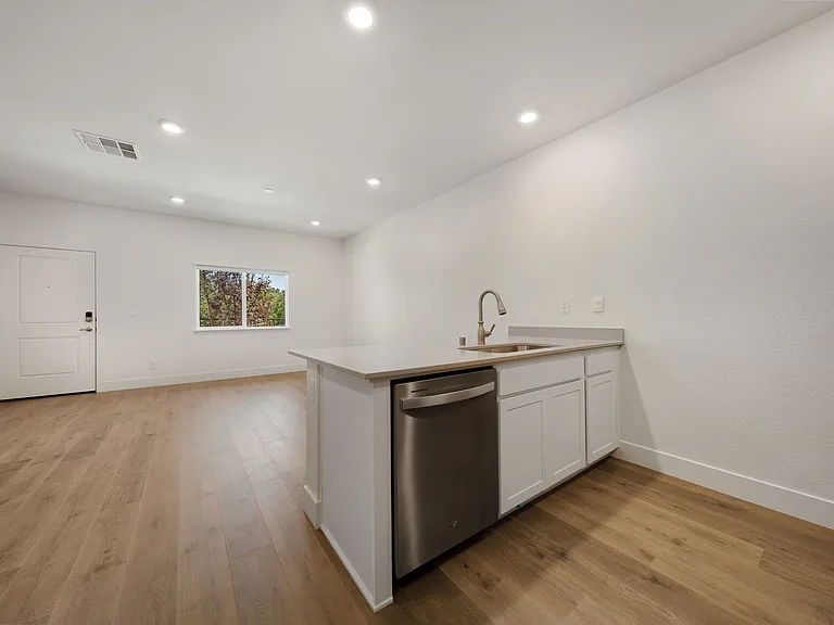 1594 Grazer Way — Photo 7