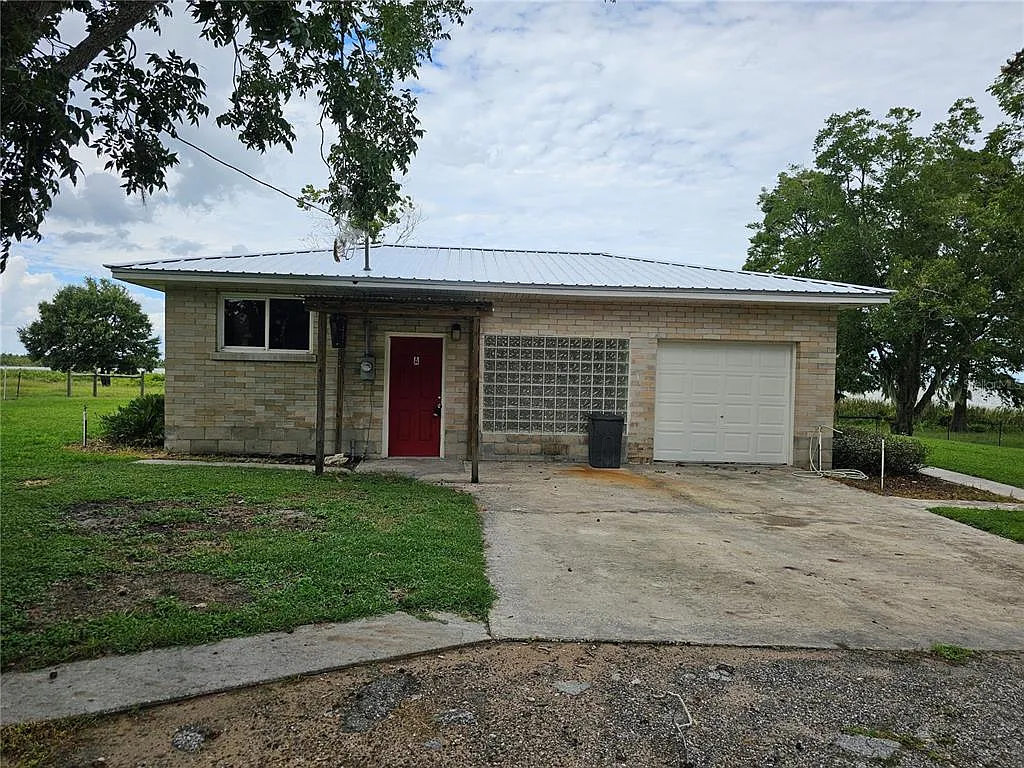 2 bed, 1.0 bath, 1492 sqft, $2,200 — Photo 1