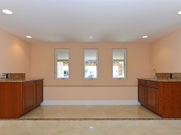 3rd image of 440 Pearl St #101