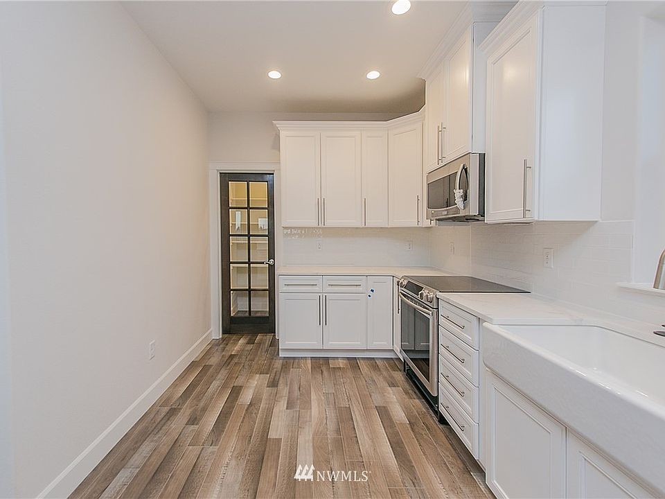 2nd image of 302 SW Q Street