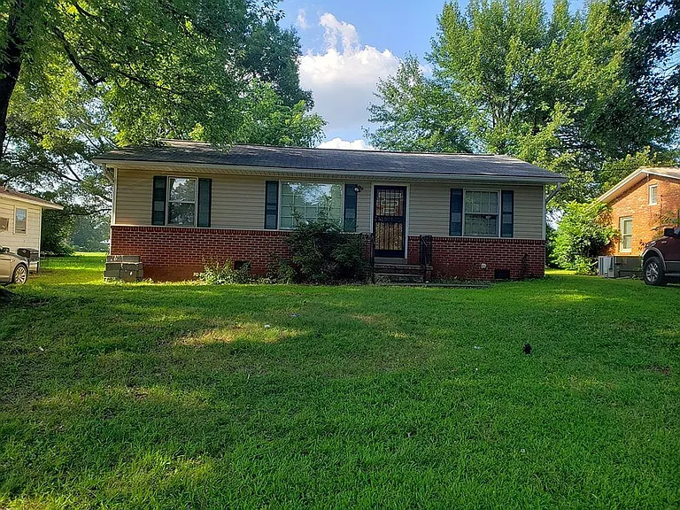 5032 Anderson St — Photo 3