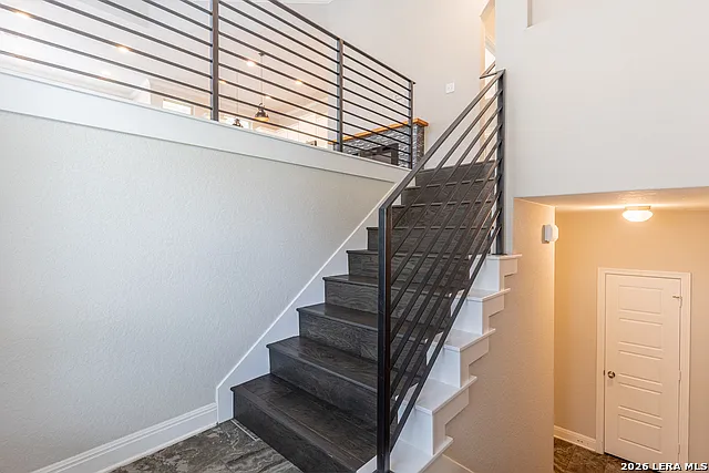 3 bed, 2.0 bath, 1918 sqft, $2,300 — Photo 4
