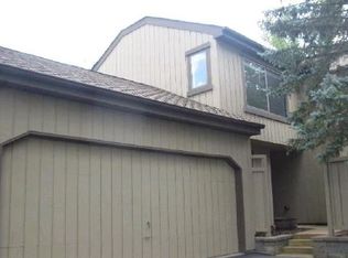 1350 Oak Hill Rd, Lake Barrington, IL 60010