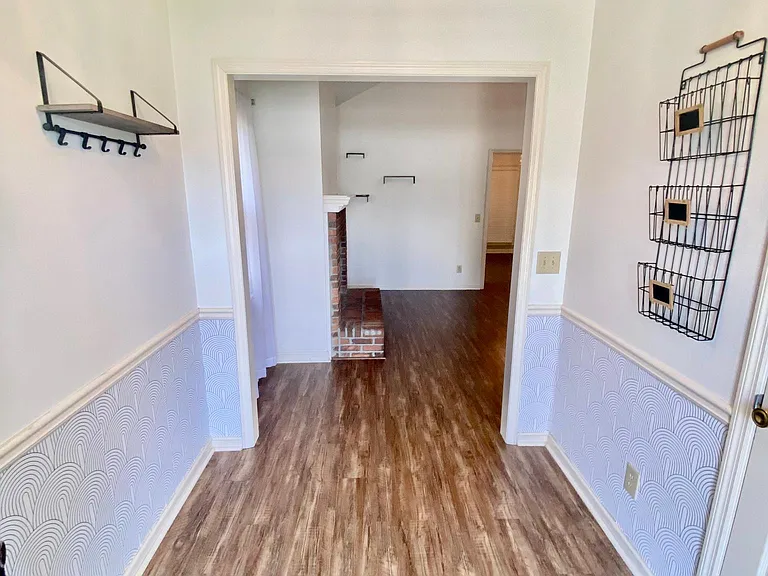 7036 Stoneybrook Dr — Photo 2