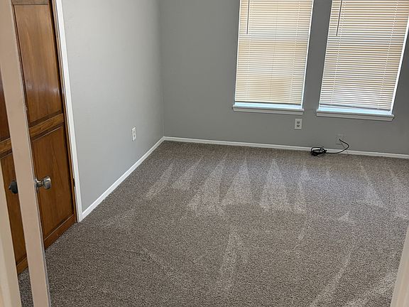 4th image of 913 Anderson St