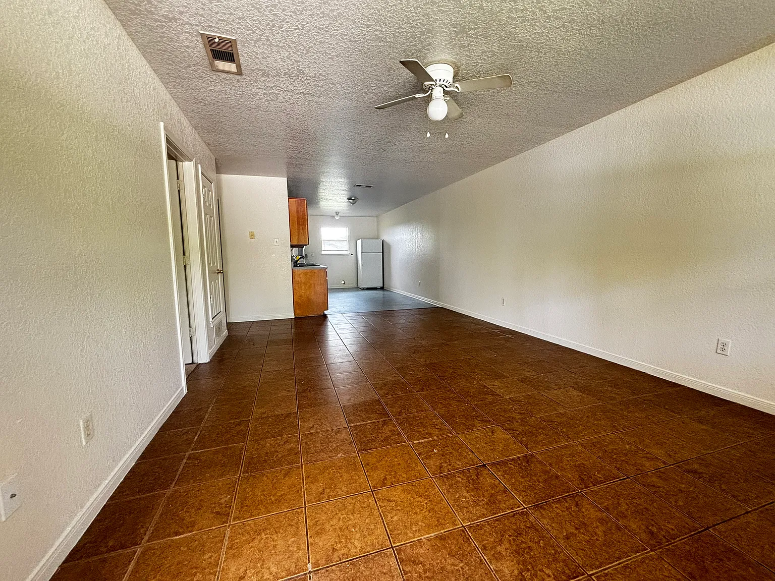 2 bed, 949 sqft, $749 — Photo 3