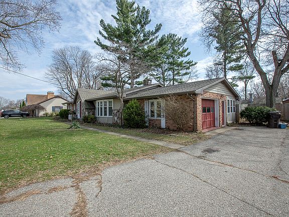 3rd image of 81 Maple Ln