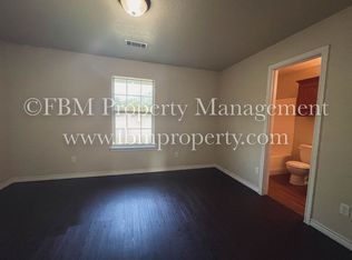 1005 SW Main St #A, Ennis, TX 75119