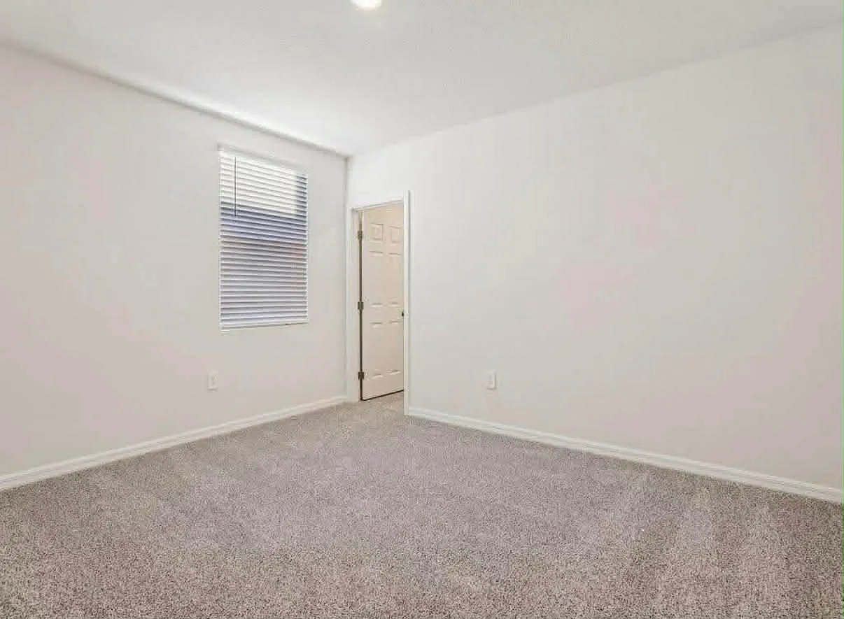4 bed, 1988 sqft, $2,950 — Photo 4