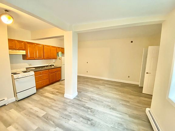 3rd image of 143 N Winooski Ave #253-2