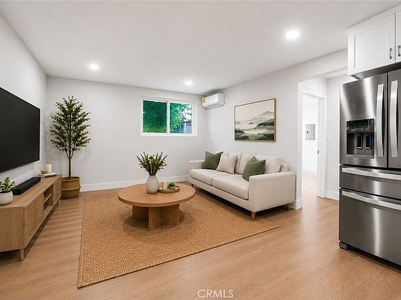 3rd image of 1562 W 31st St