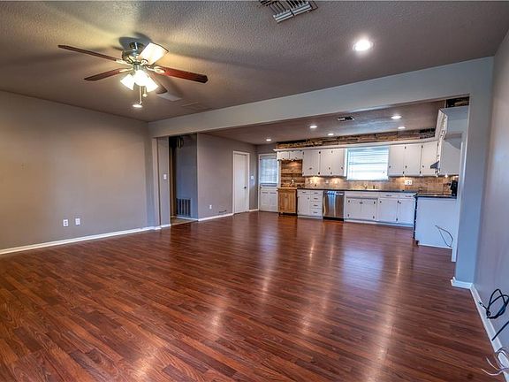 4th image of 1034 Circle Dr