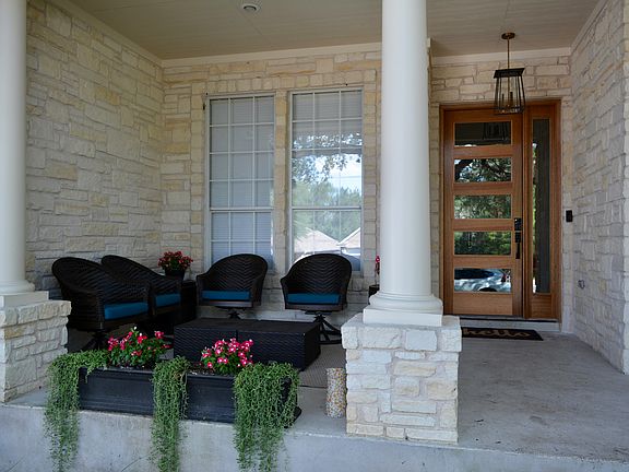 Great large front porch