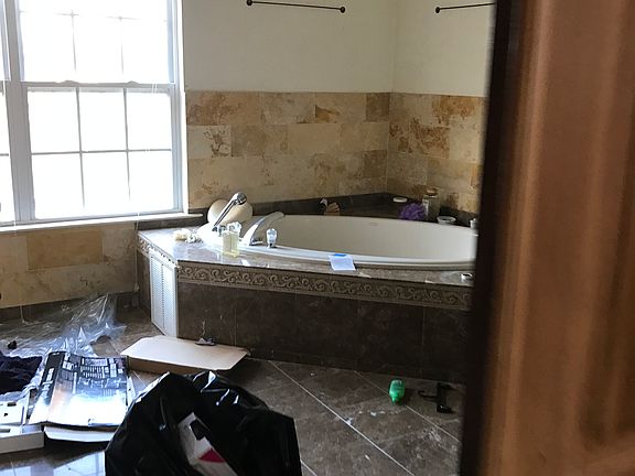 4th image of 1427 Oakwood Hollow Ln