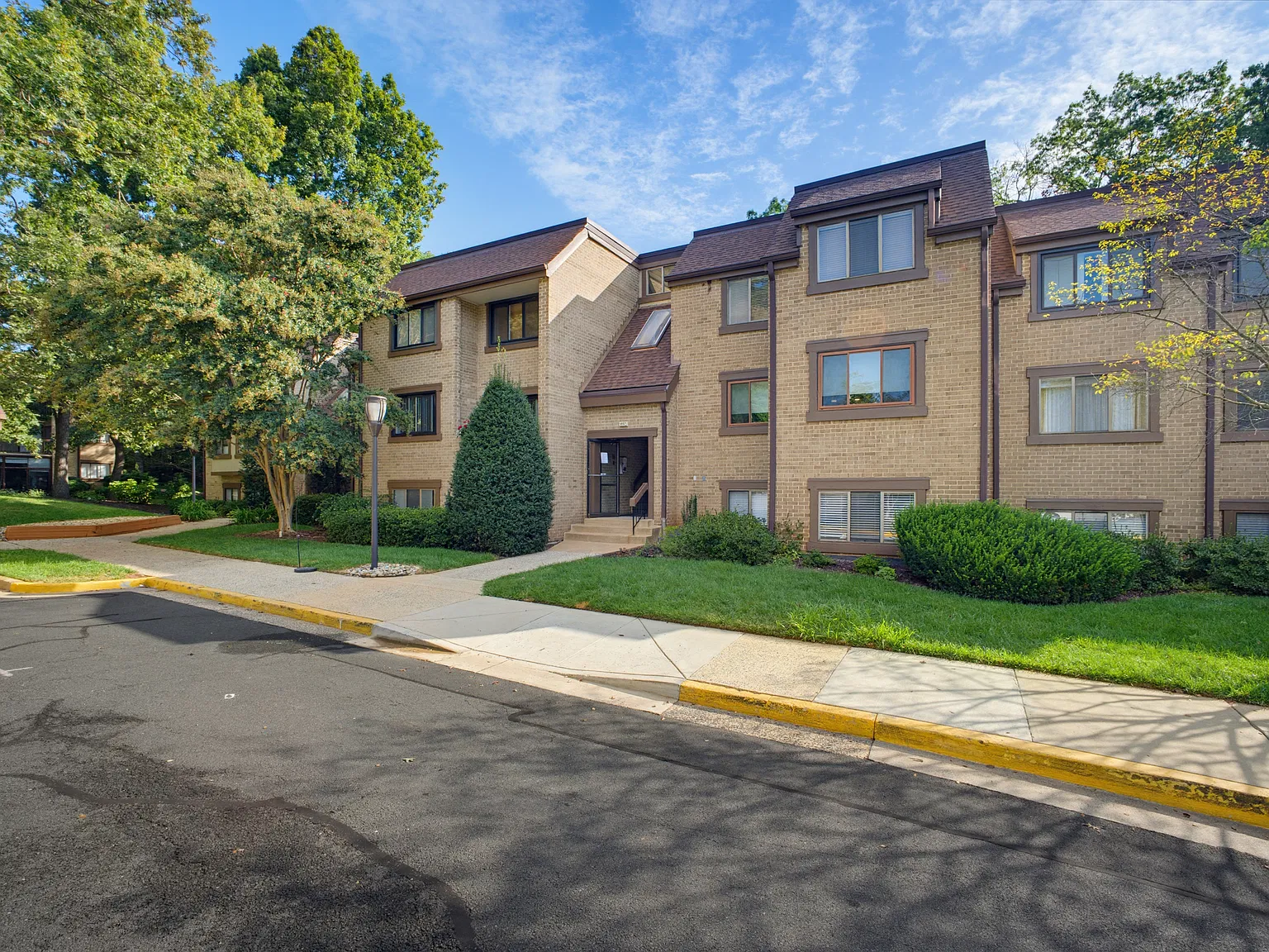 2 bed, 1112 sqft, $2,450 — Photo 3